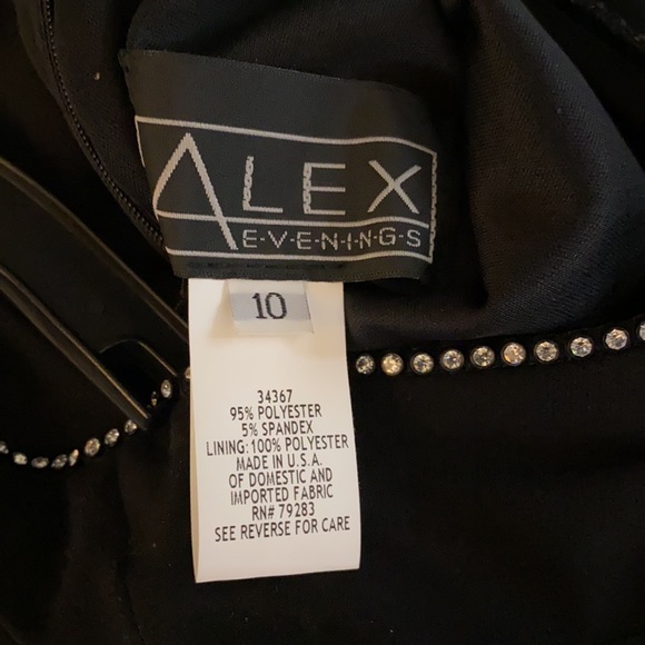 Very Elegant Dress for Many Occasions! - Picture 5 of 5